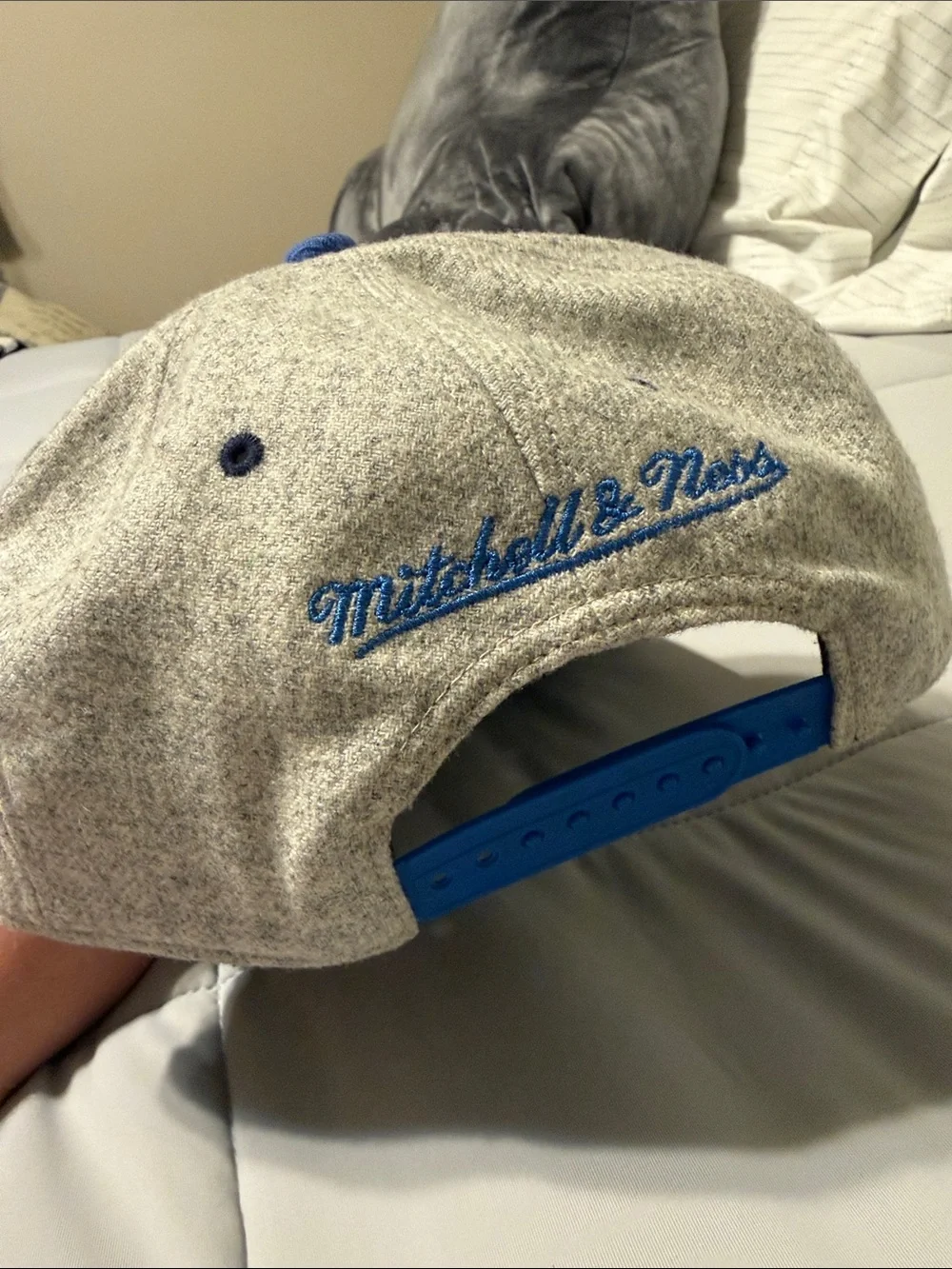 Mitchell & Ness Oklahoma City Thunder Gray Crown with Blue Brim Snapback